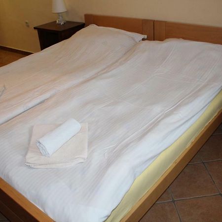 Prenociste "Magnus" Bed & Breakfast สลาวอนสกีบรอด ภายนอก รูปภาพ