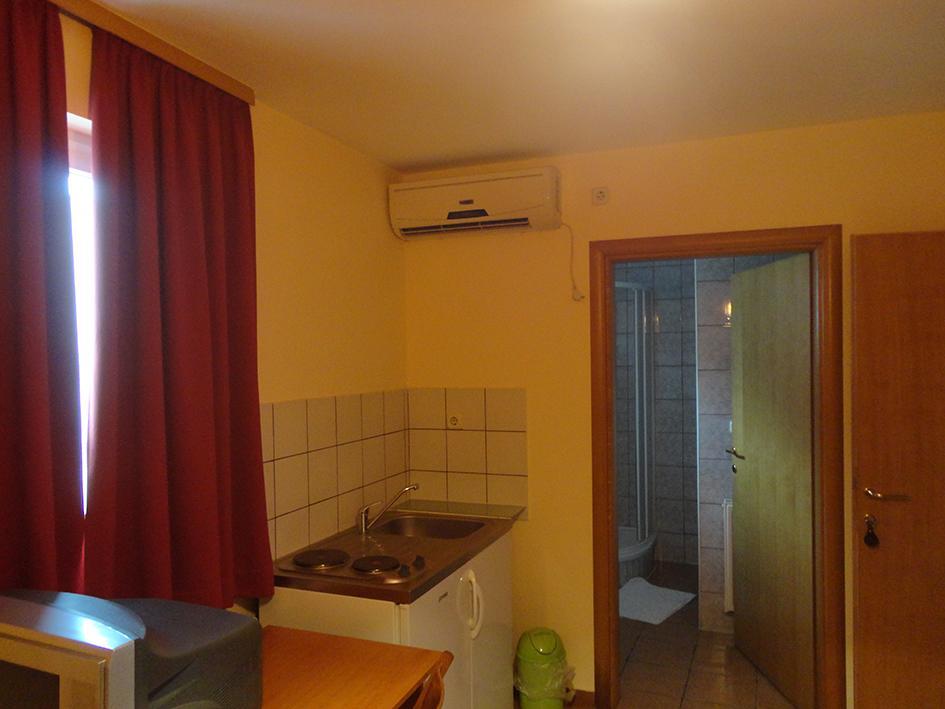 Prenociste "Magnus" Bed & Breakfast สลาวอนสกีบรอด ภายนอก รูปภาพ