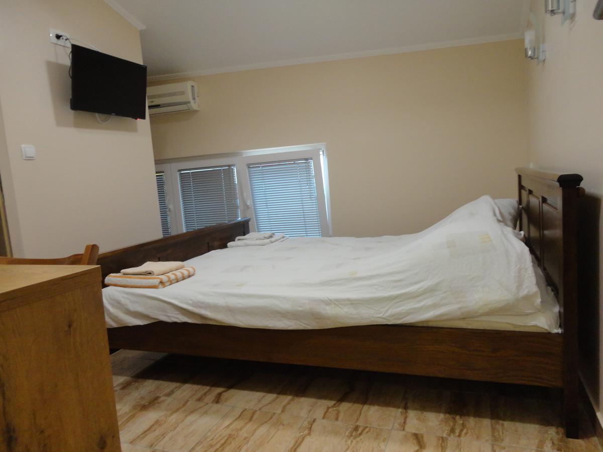 Prenociste "Magnus" Bed & Breakfast สลาวอนสกีบรอด ภายนอก รูปภาพ