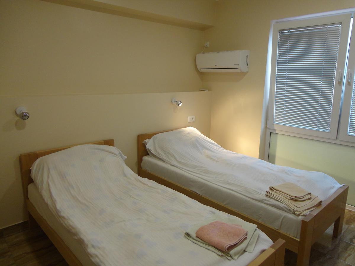 Prenociste "Magnus" Bed & Breakfast สลาวอนสกีบรอด ภายนอก รูปภาพ