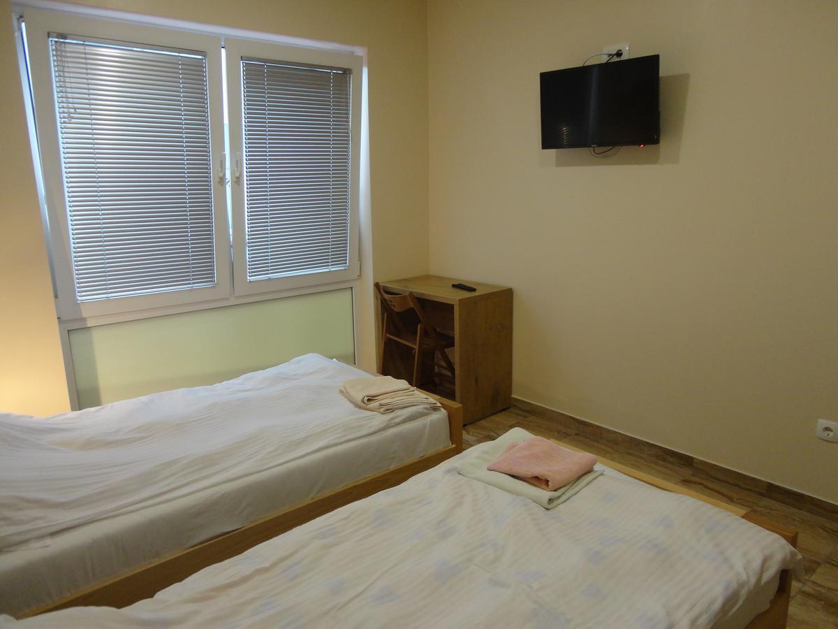 Prenociste "Magnus" Bed & Breakfast สลาวอนสกีบรอด ภายนอก รูปภาพ