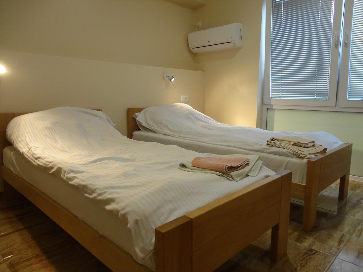 Prenociste "Magnus" Bed & Breakfast สลาวอนสกีบรอด ภายนอก รูปภาพ