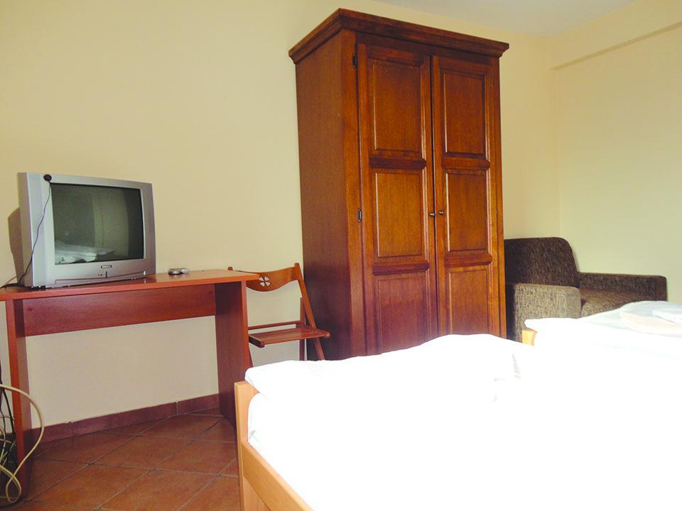 Prenociste "Magnus" Bed & Breakfast สลาวอนสกีบรอด ภายนอก รูปภาพ
