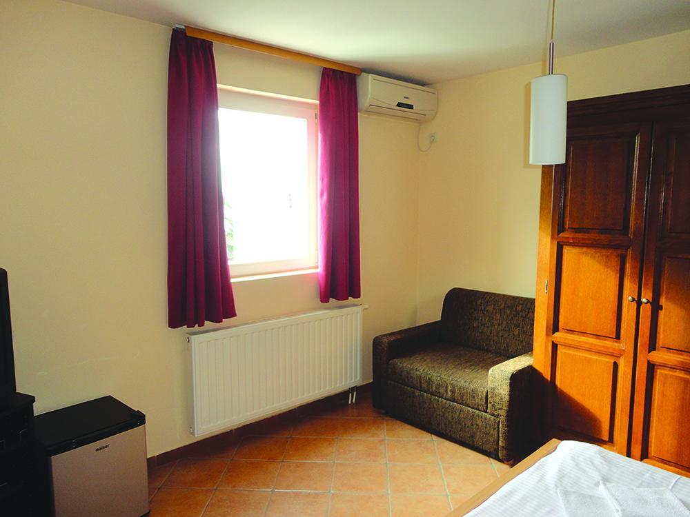 Prenociste "Magnus" Bed & Breakfast สลาวอนสกีบรอด ภายนอก รูปภาพ