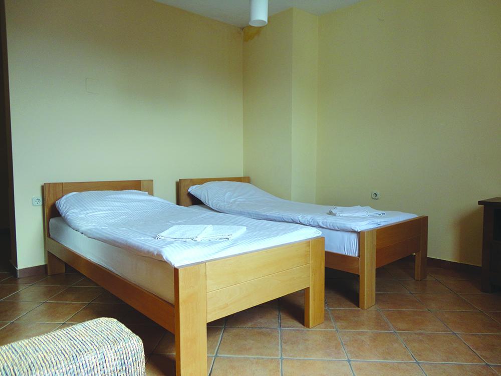 Prenociste "Magnus" Bed & Breakfast สลาวอนสกีบรอด ภายนอก รูปภาพ