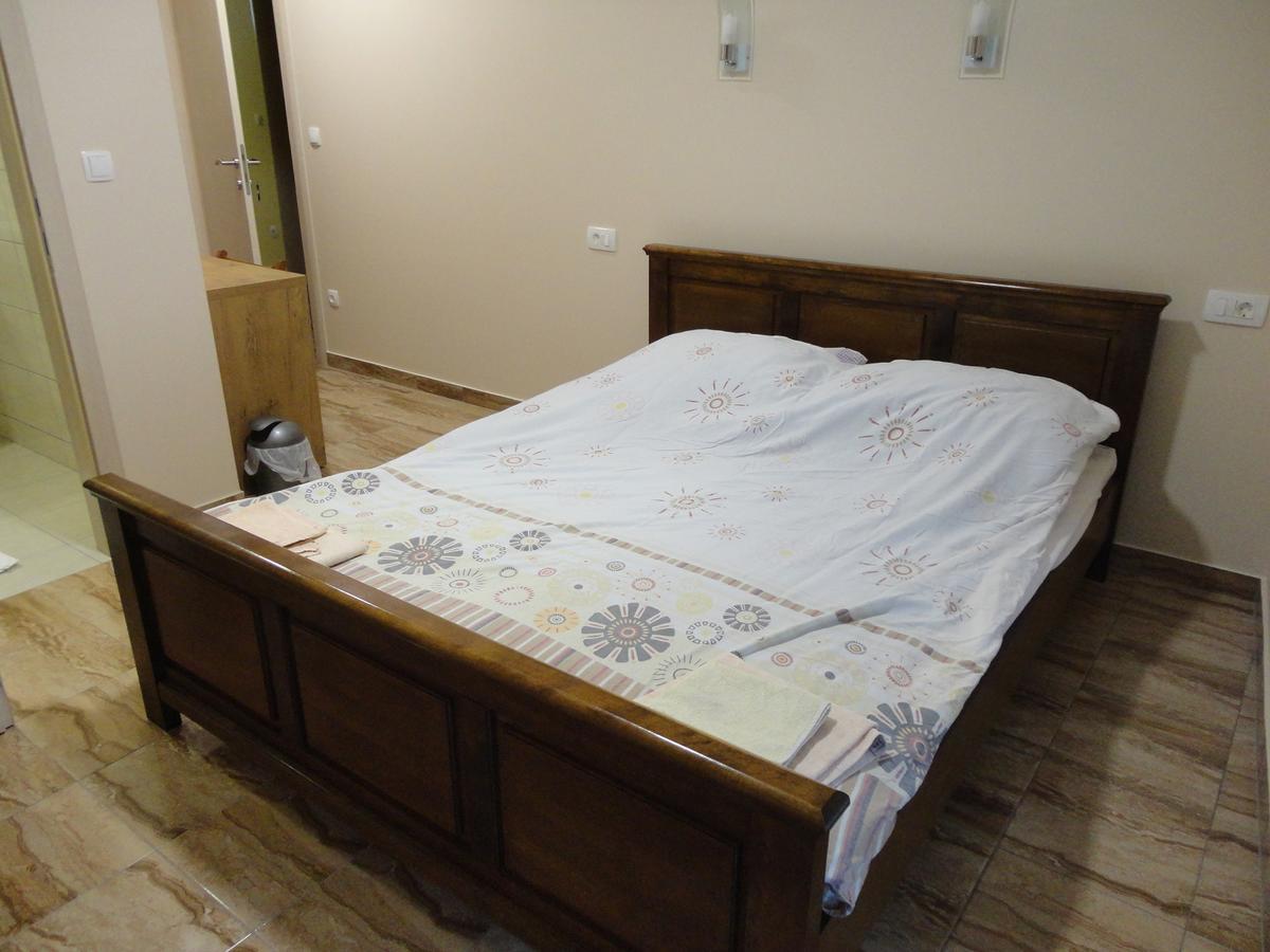 Prenociste "Magnus" Bed & Breakfast สลาวอนสกีบรอด ภายนอก รูปภาพ