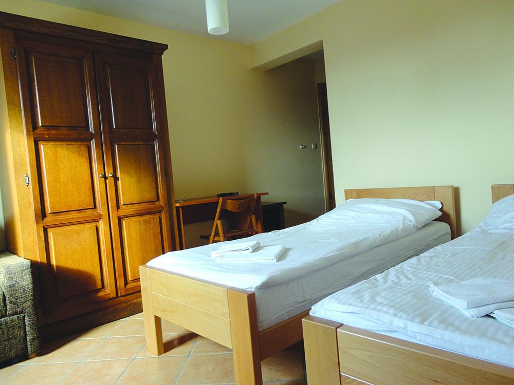 Prenociste "Magnus" Bed & Breakfast สลาวอนสกีบรอด ภายนอก รูปภาพ