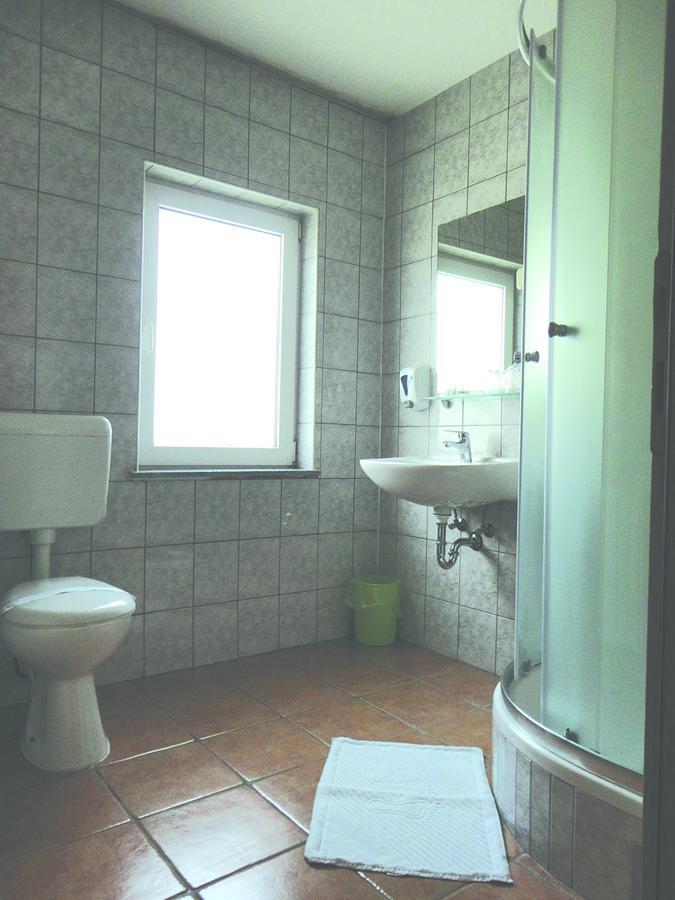 Prenociste "Magnus" Bed & Breakfast สลาวอนสกีบรอด ภายนอก รูปภาพ