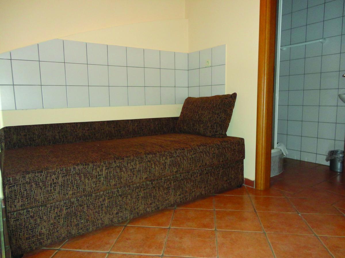 Prenociste "Magnus" Bed & Breakfast สลาวอนสกีบรอด ภายนอก รูปภาพ