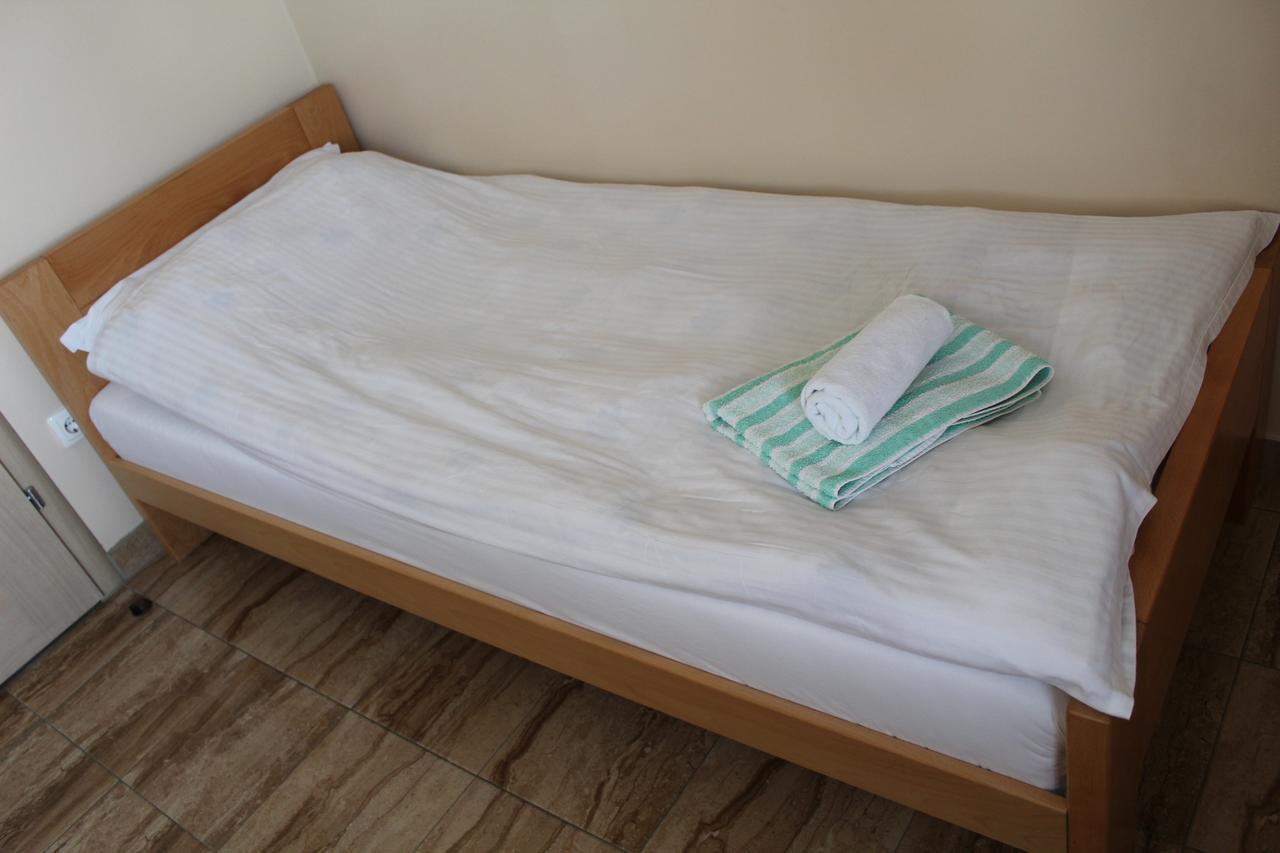 Prenociste "Magnus" Bed & Breakfast สลาวอนสกีบรอด ภายนอก รูปภาพ