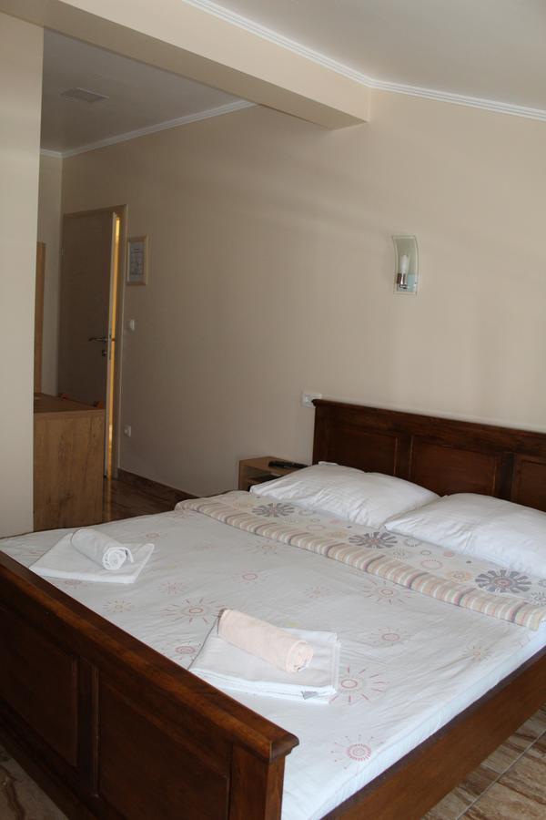 Prenociste "Magnus" Bed & Breakfast สลาวอนสกีบรอด ภายนอก รูปภาพ