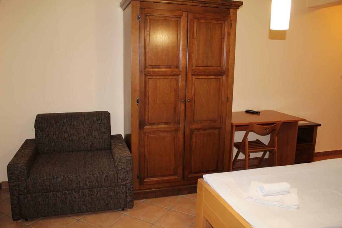 Prenociste "Magnus" Bed & Breakfast สลาวอนสกีบรอด ภายนอก รูปภาพ