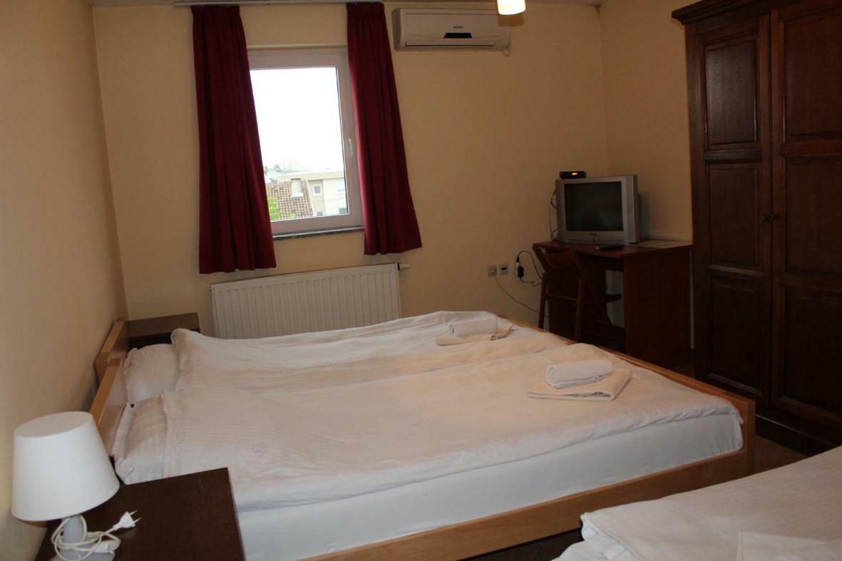 Prenociste "Magnus" Bed & Breakfast สลาวอนสกีบรอด ภายนอก รูปภาพ