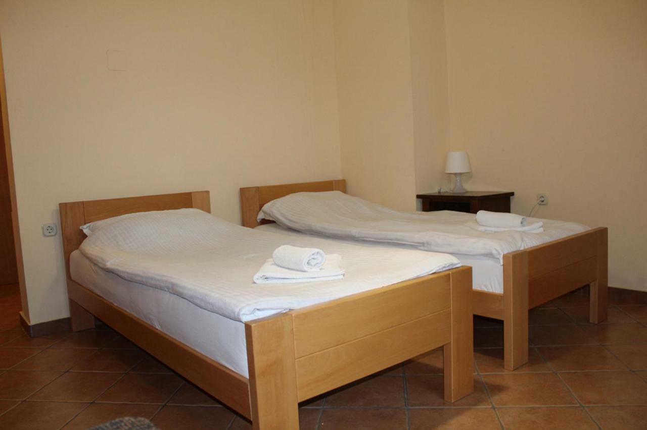 Prenociste "Magnus" Bed & Breakfast สลาวอนสกีบรอด ภายนอก รูปภาพ