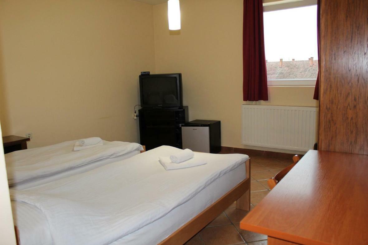Prenociste "Magnus" Bed & Breakfast สลาวอนสกีบรอด ภายนอก รูปภาพ