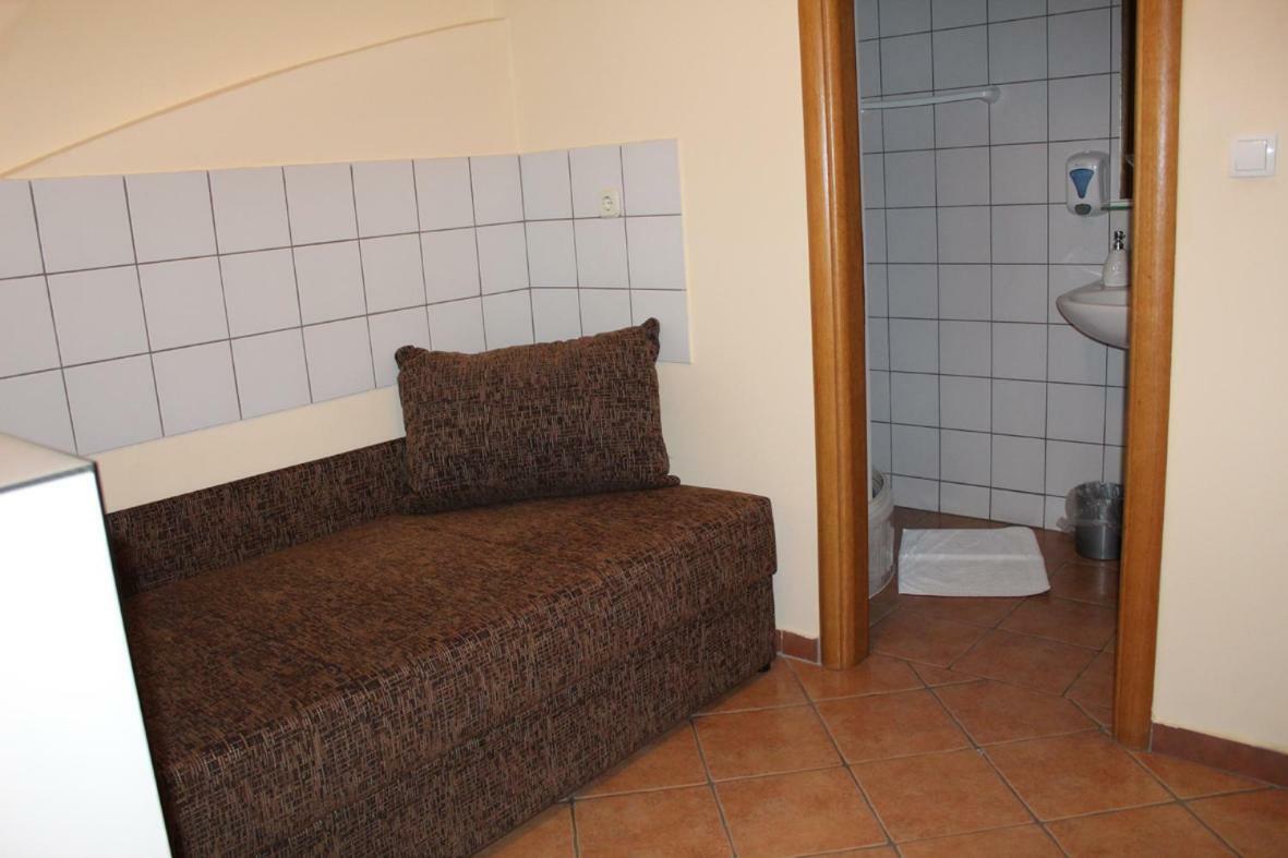 Prenociste "Magnus" Bed & Breakfast สลาวอนสกีบรอด ภายนอก รูปภาพ