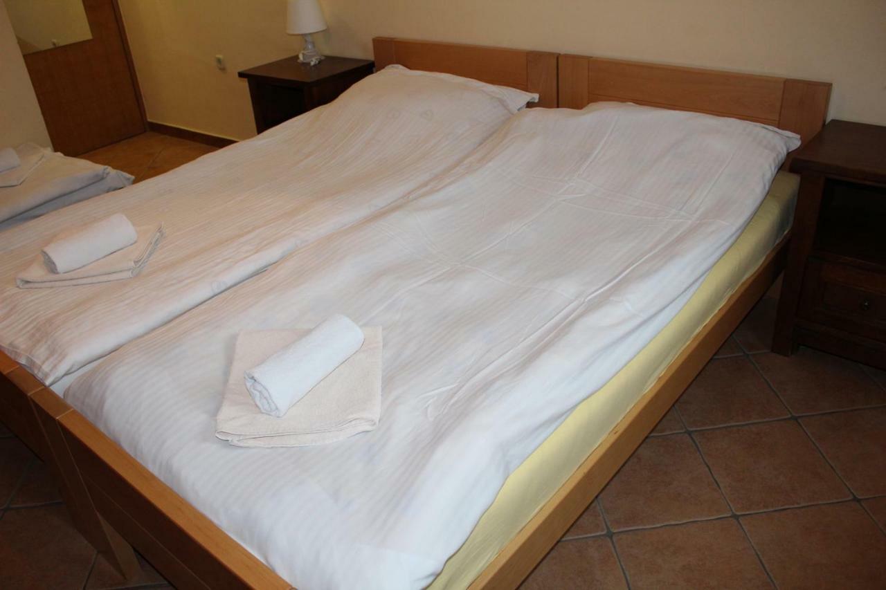 Prenociste "Magnus" Bed & Breakfast สลาวอนสกีบรอด ภายนอก รูปภาพ