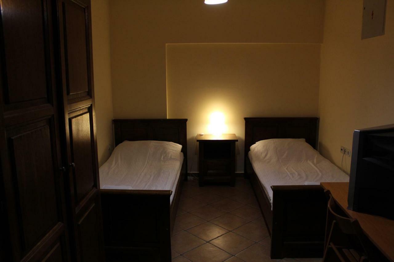 Prenociste "Magnus" Bed & Breakfast สลาวอนสกีบรอด ภายนอก รูปภาพ