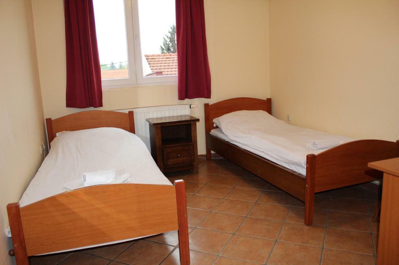 Prenociste "Magnus" Bed & Breakfast สลาวอนสกีบรอด ภายนอก รูปภาพ